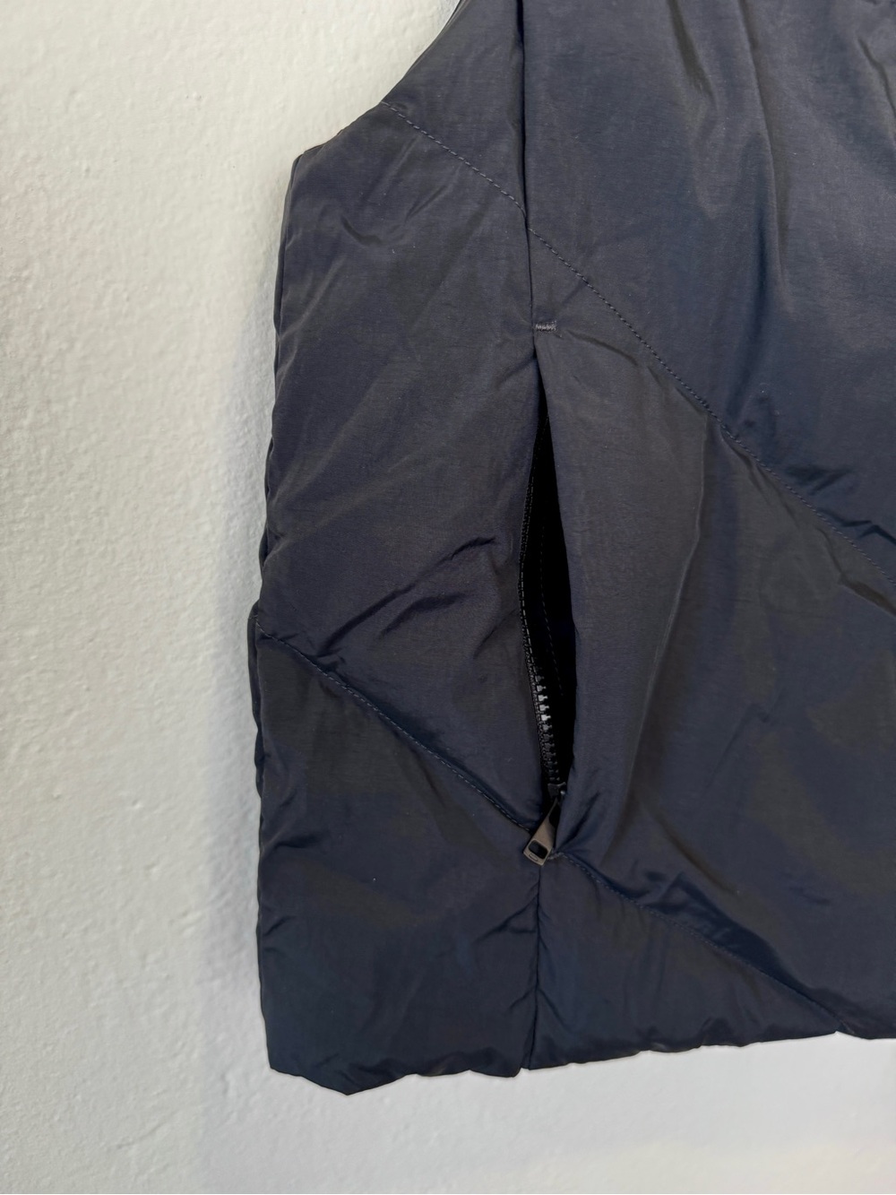 Uniqlo Pufftech Black Puffer Vest Women's Medium Cropped Quilted Zip - Picture 5 of 9
